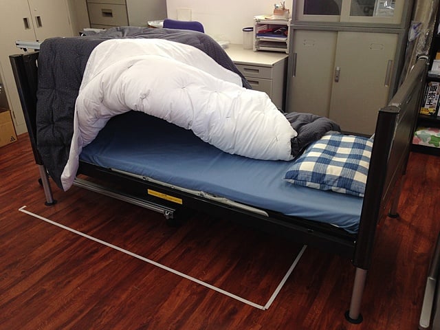 就寝による体力低下を抑制する次世代ベッドの試作機を展示しました。